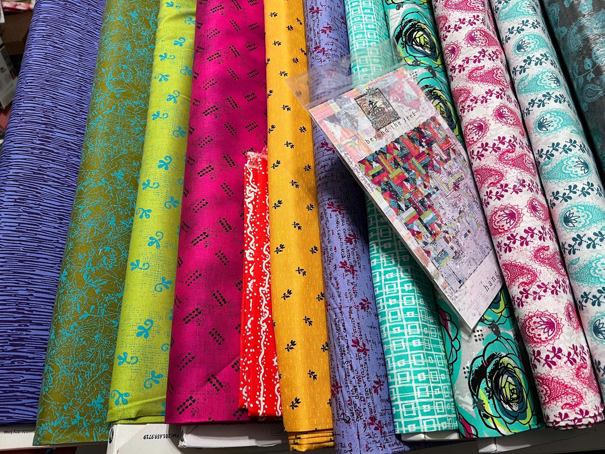 Hang Ten quilt kit Ombre fabrics Natalie Barnes beyond the reef patterns