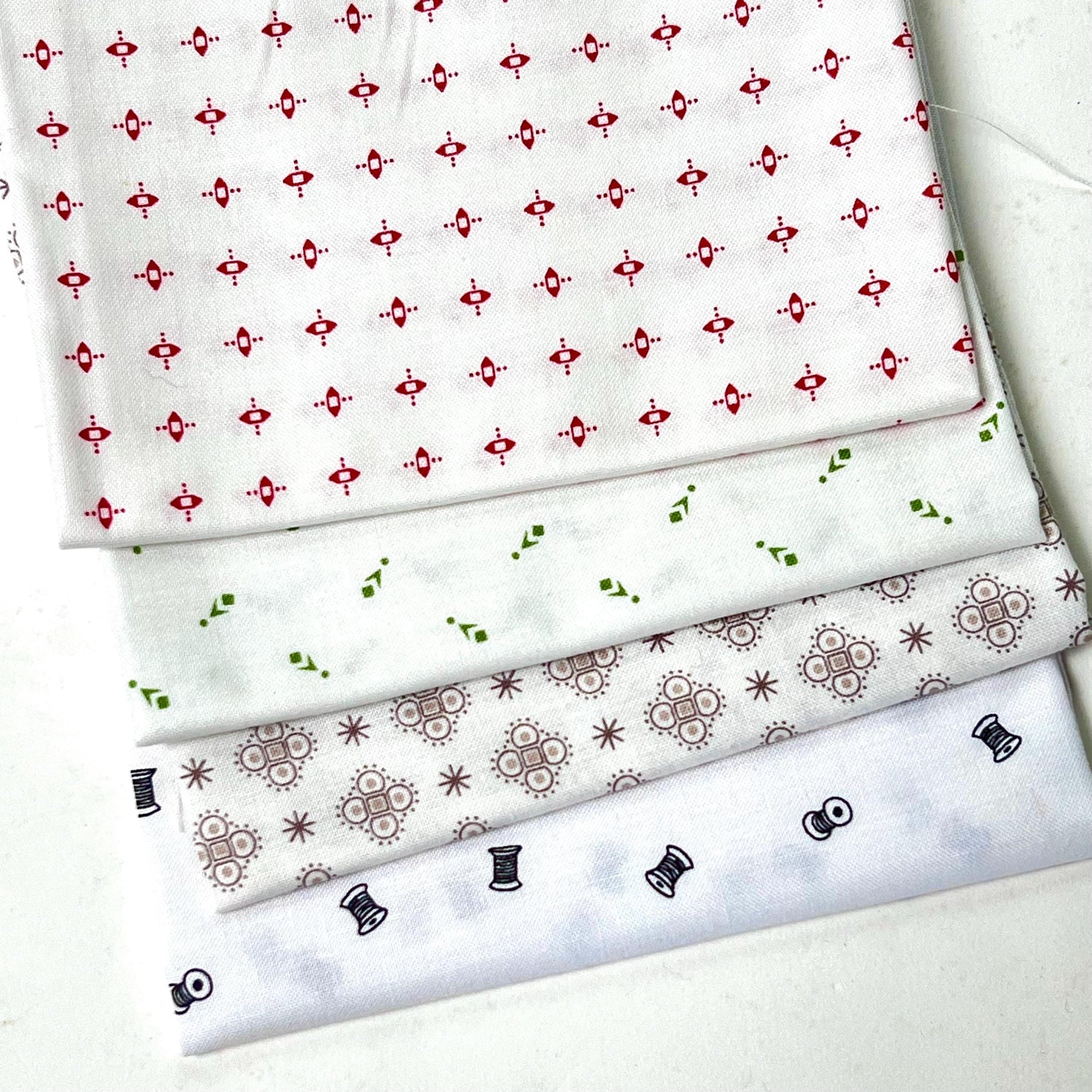 Lori Holt 4 fat quarters Fabric Bundle Riley Blake Low Volume Prints