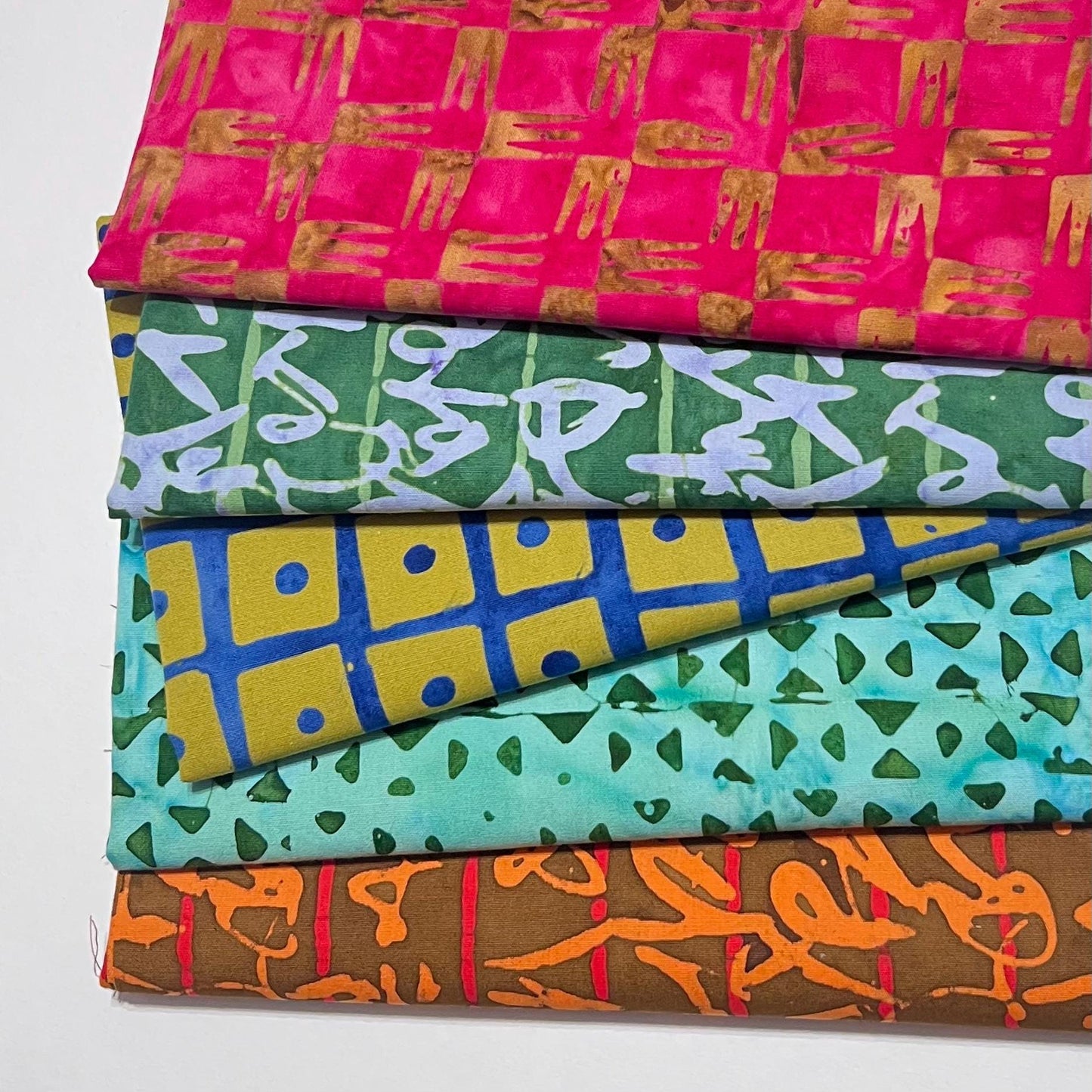 MARCIA DERSE Five 5 fat quarters Stenographers Notebook Anthology Batik Fabric Bundle